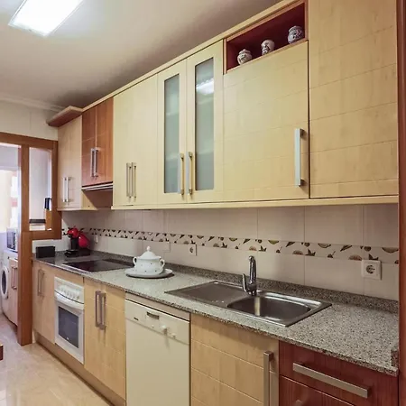 2 Bedroom Lovely In Apartment *